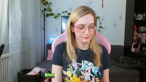 monicmoon18 @ myfreecams on 20231202