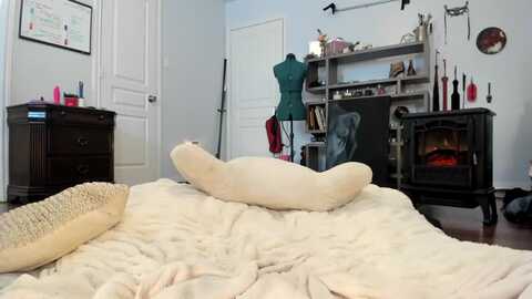 bunnydathug @ myfreecams on 20231203