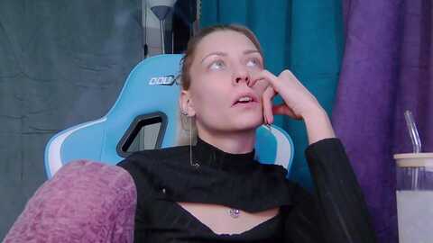 karoline121 @ myfreecams on 20231203