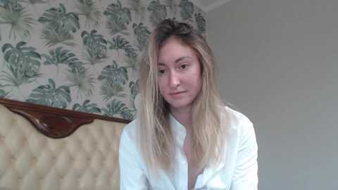 veronica_4u @ myfreecams on 20231203