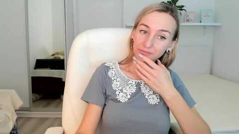 yoursexymilax @ myfreecams on 20231203