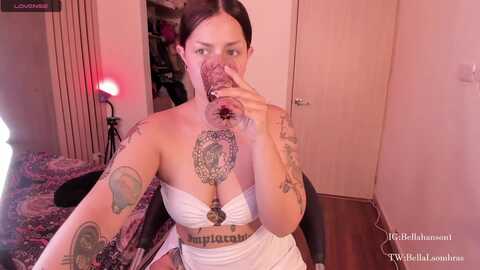 bellahanson @ myfreecams on 20231204