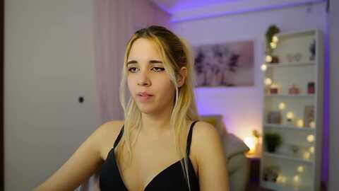 katie_kush18 @ myfreecams on 20231204