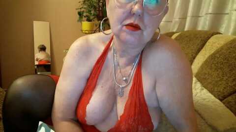 maturemargo08 @ myfreecams on 20231204