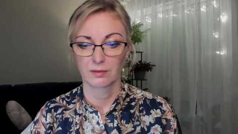starvanessa1 @ myfreecams on 20231204