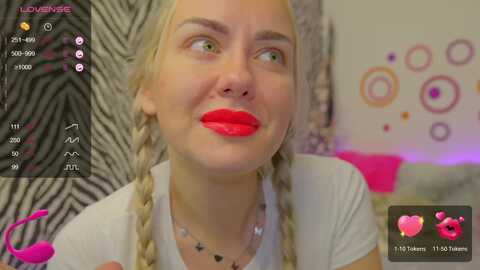 jennyshow @ myfreecams on 20231205