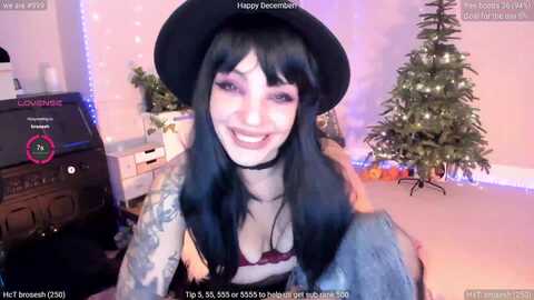 lunawolfie @ myfreecams on 20231205