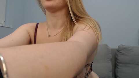 sabrinaviolet @ myfreecams on 20231205