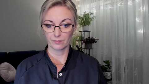 starvanessa1 @ myfreecams on 20231205