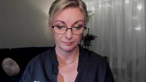 starvanessa1 @ myfreecams on 20231205