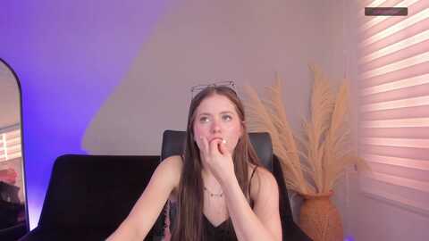 violet_03_ @ myfreecams on 20231205