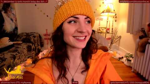 aliceisonfire @ myfreecams on 20231206