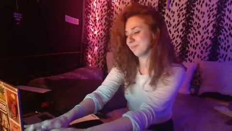 littlemisszee @ myfreecams on 20231206
