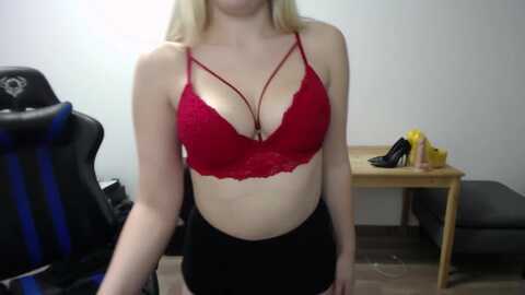 luxxmindy @ myfreecams on 20231206