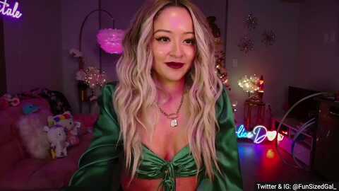 funsizedgal @ myfreecams on 20231207