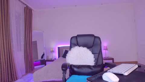 lorettelorena @ myfreecams on 20231207