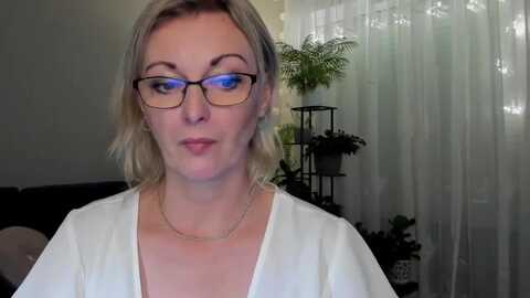 starvanessa1 @ myfreecams on 20231207