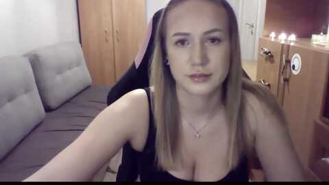 catrinlips @ myfreecams on 20231208