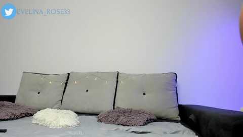 evelinarosse @ myfreecams on 20231208