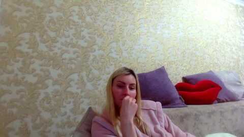 meltingjulia @ myfreecams on 20231208