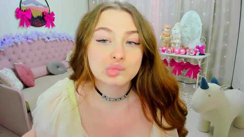 misssmelittle @ myfreecams on 20231208