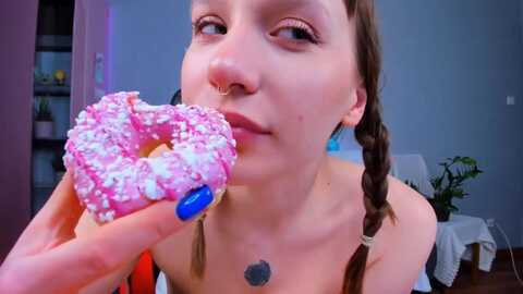 mola_kind @ myfreecams on 20231208