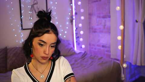 naomii18 @ myfreecams on 20231208