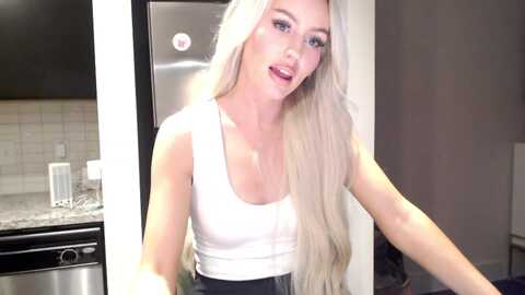 officialelsa @ myfreecams on 20231208