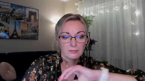 starvanessa1 @ myfreecams on 20231208