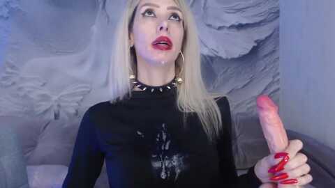 whitequeen888 @ myfreecams on 20231208