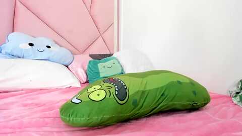 cherrycute666 @ myfreecams on 20231209