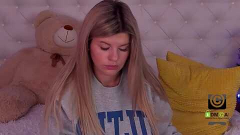 dominica_mini @ myfreecams on 20231209