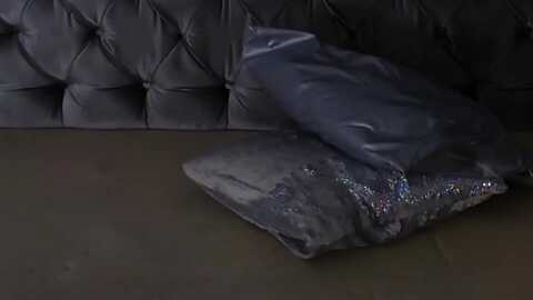 alma_whiteee @ myfreecams on 20231210