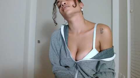 badlibrarian @ myfreecams on 20231210