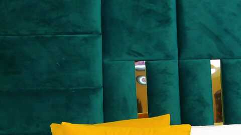 kimskye @ myfreecams on 20231210