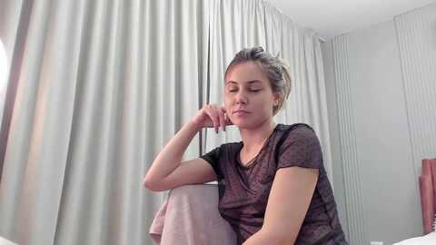 nelliecutest @ myfreecams on 20231210