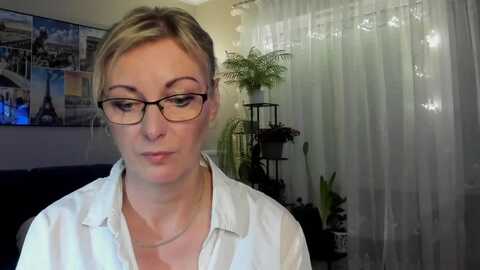 starvanessa1 @ myfreecams on 20231210