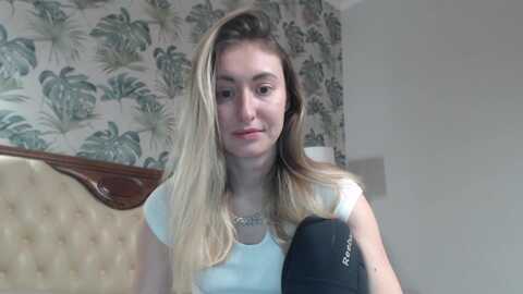 veronica_4u @ myfreecams on 20231210