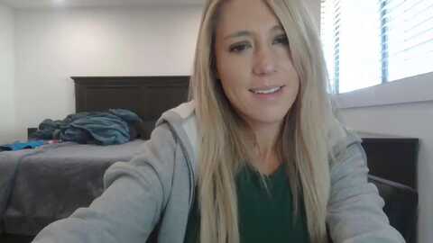 blondmilf92 @ myfreecams on 20231211