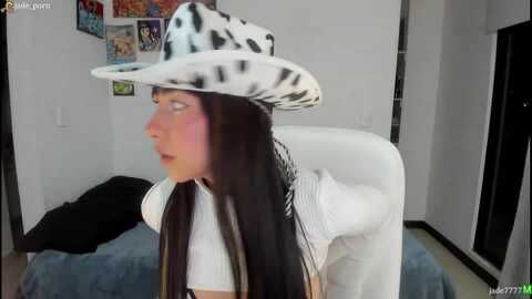 jade7777 @ myfreecams on 20231211