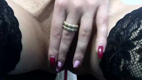 jullyenn3 @ myfreecams on 20231211