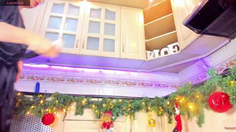 kloeass @ myfreecams on 20231211