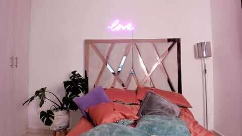 luciana_grant @ myfreecams on 20231211