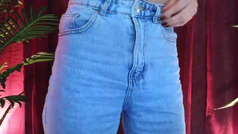 milajoulie @ myfreecams on 20231211