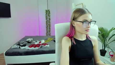 summerdiana @ myfreecams on 20231211