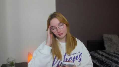 anafoxy @ myfreecams on 20231212