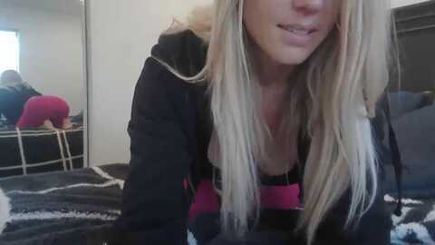 blondmilf92 @ myfreecams on 20231212