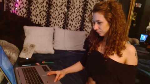 littlemisszee @ myfreecams on 20231212