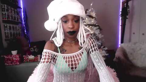 mochahoneyxox @ myfreecams on 20231212