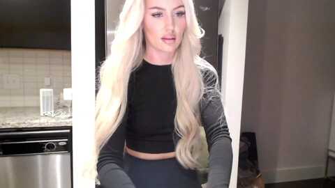 officialelsa @ myfreecams on 20231212